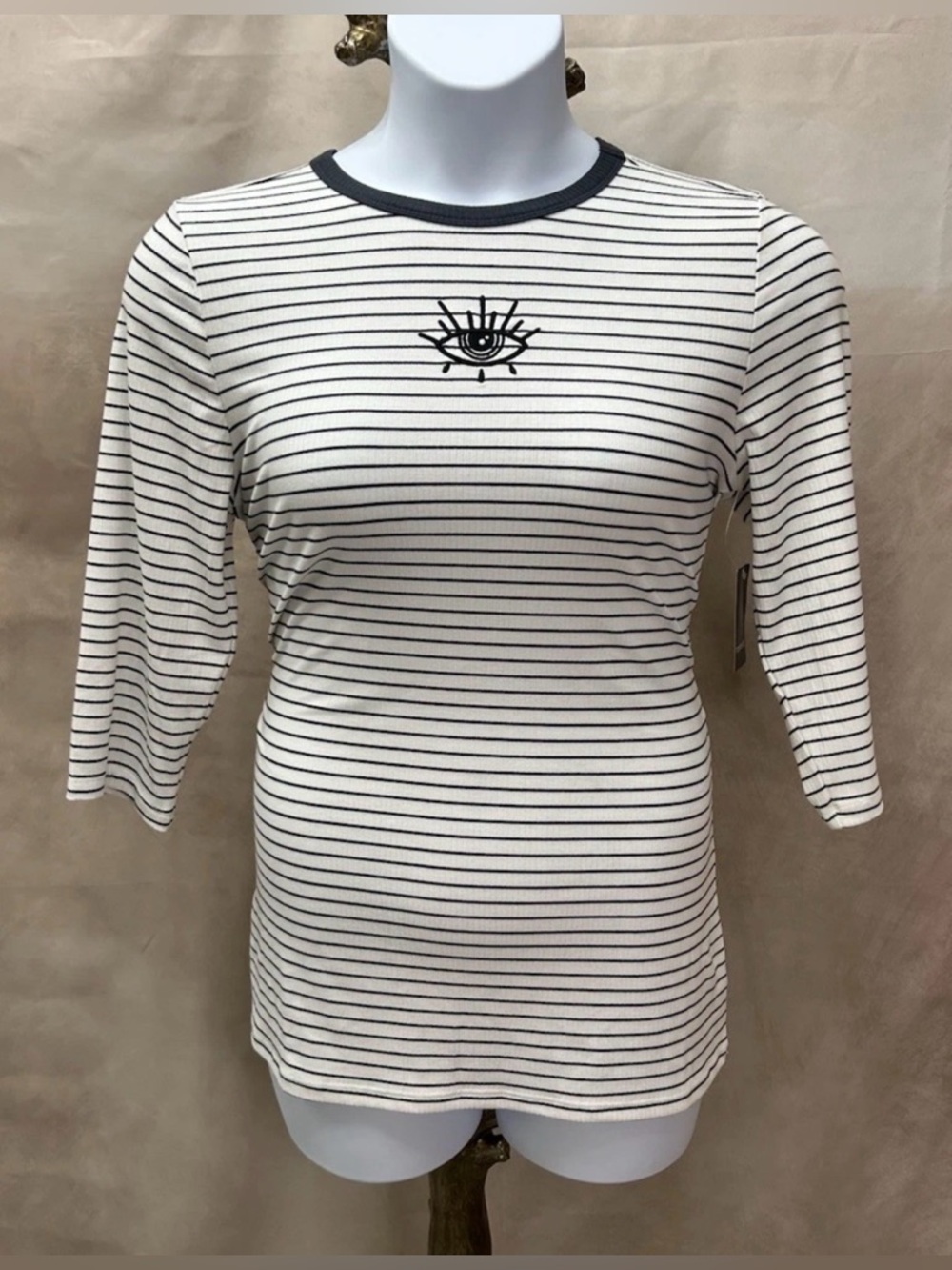 NWT Torrid Dark Gray & White Fitted Super Soft T w/Eye Embroidery Plus Size 1